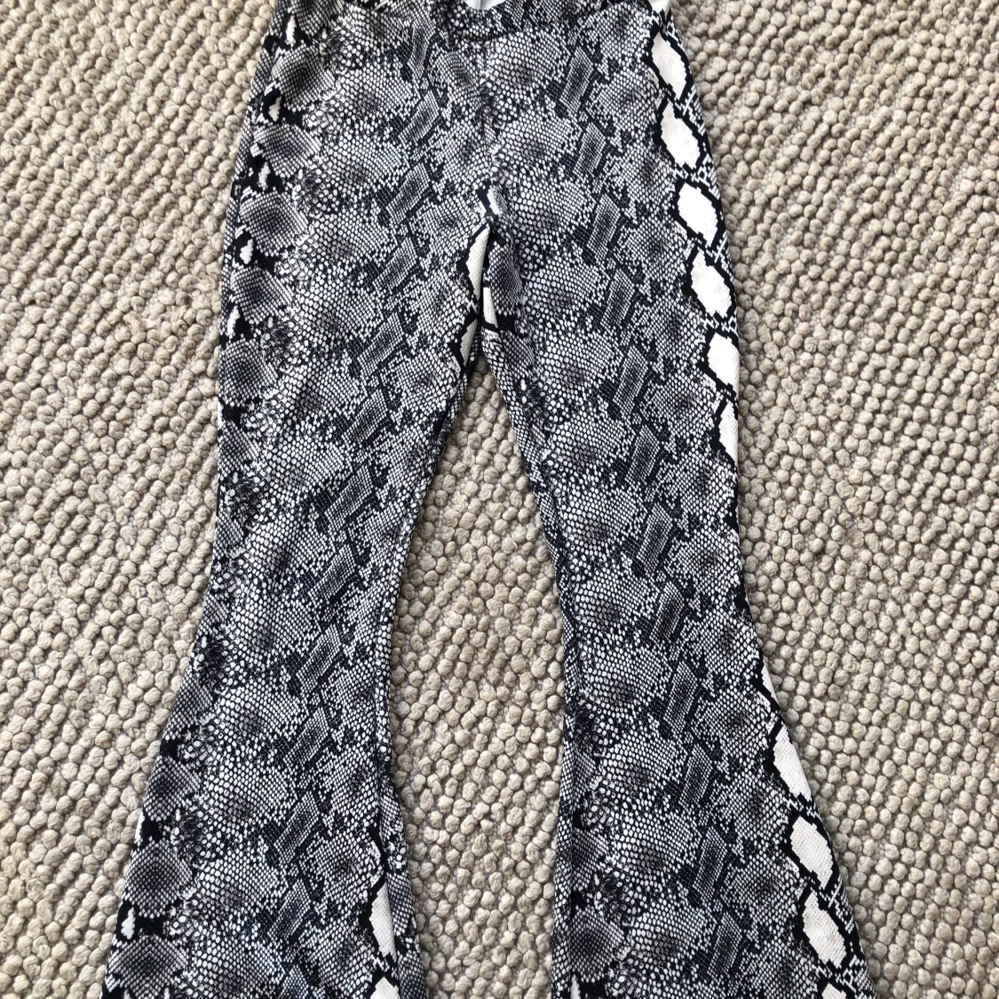 Byxor med ormmönster - 91