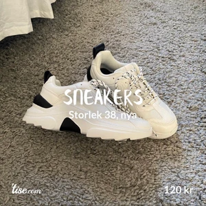 Sneakers - Superfina & fräscha sneakers, helt nya & oanvända✨ Storlek 38 Nypris: 400kr   Köparen betalar frakt📦