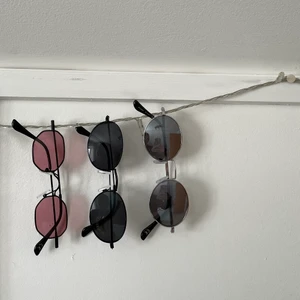 Solglasögon - Säljer dessa för 60kr/styck (+frakt)! Skicka meddelande vid intresse av fler bilder!