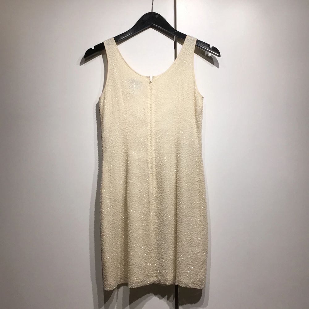 Vintage klänning från bieff basix🤍 100% SILK men broderade paljetter, 250kr + frakt . Klänningar.