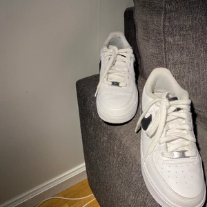 Air force - Använda två gånger. Säljer skorna pågrund av att de är för små för mig