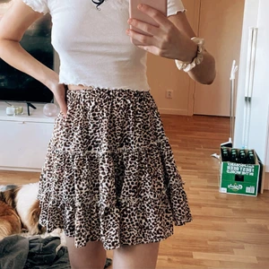 Kjol - Superfin oanvänd leopardkjol från shein!! ( ord. pris 139kr)❤️