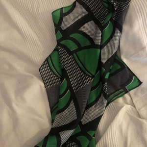 Scarf från Weekday! - Ball scarf från Weekday, perfekt till sommaren och en den lilla svarta möjligtvis? Ouff!