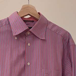 Oversized skjorta i rosa & ljusblå från ETON. Passar oversize till en som är S/M 