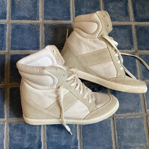 Skor  - Säljer dom har skorna från ASOS med isabel marant klack! 