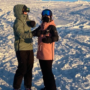 Skidjacka - Säljer min fina dope skidjacka som är i storlek XXS, den passar mig som vanligt vis är en XS. Pris kan diskuteras 