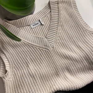 Väst från weekday - Sällan använd då det inte riktigt är min stil. Inga fläckar eller defekter!