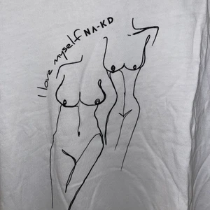 Oversized T-shirt - Oversized T-shirt från NA-KD. Använd 2-3 gånger. Frakt tillkommer.