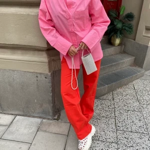 Rosa skjorta  - Två första bilderna är lånade!!! Super fin rosa skjorta från Gina tricot i storlek 36 men den är lite oversized! 