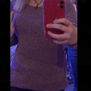 stickad lila tröja - helt nyskick!