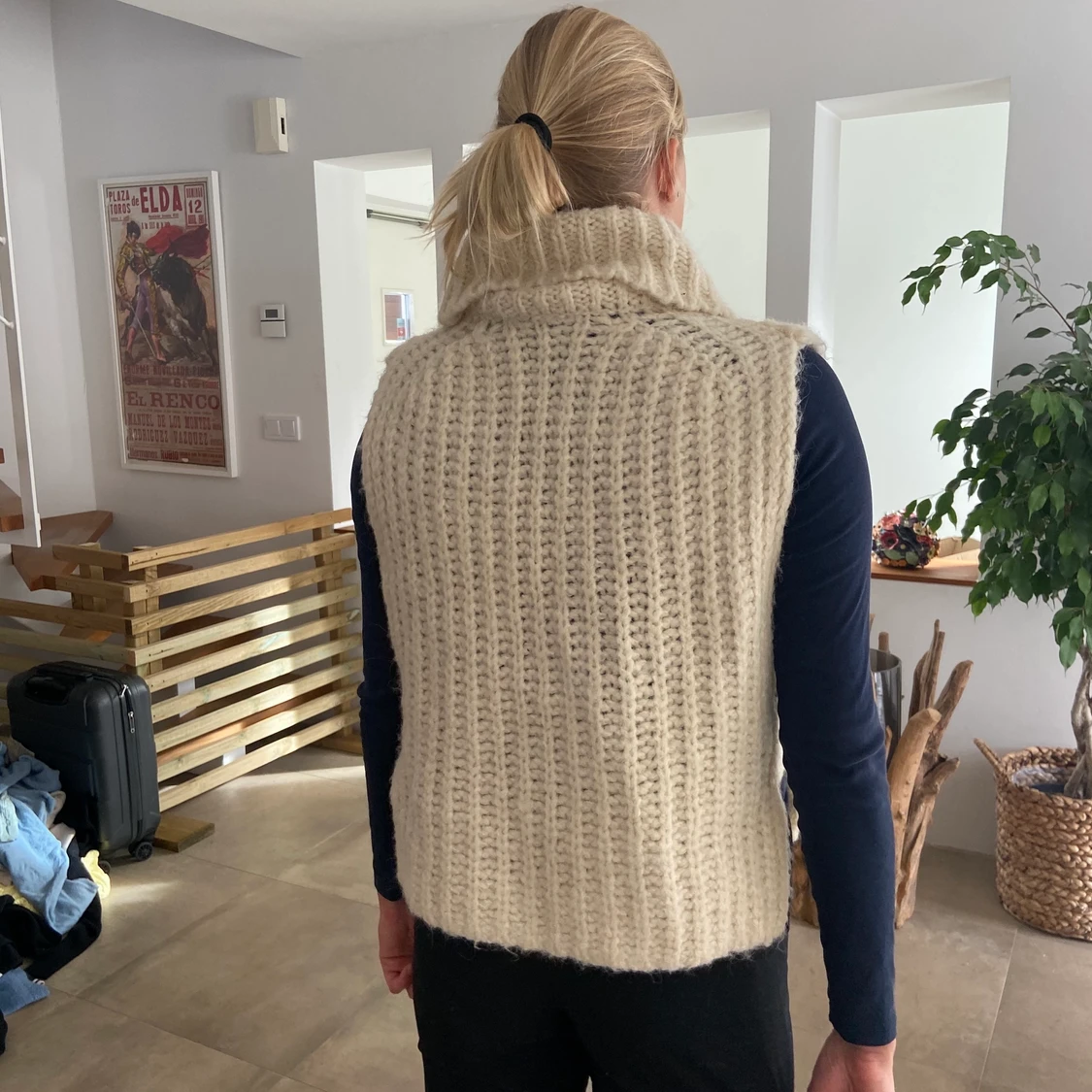 Öppen stickad väst  - 91