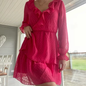 Klänning  - Säljer en klänning i strl 38. Fint skick, köpare står för frakt🧚🏼‍♀️🧚🧚🏼‍♂️