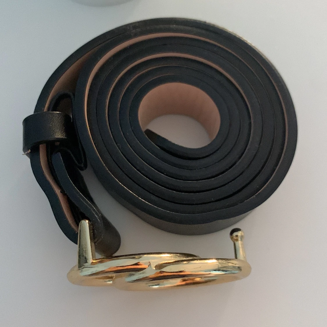  Svart skärp med guld detalj ⭐️ - 91