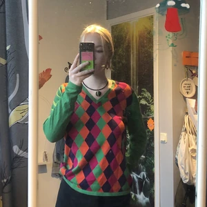 Färgglad tröja - Välj bland tröjor/toppar på min sida och få 4 för 99💐