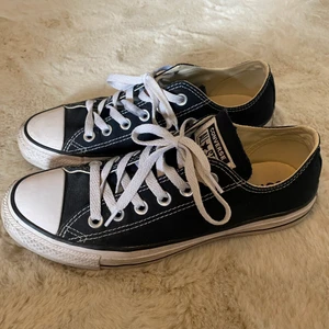Låga converse  - Fint skick