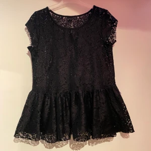 Spets topp - En spets topp som inte längre används🖤