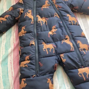 Baby jacka ålder 6-9 månader 190kr - Rök och djurfritt hem rint och fint