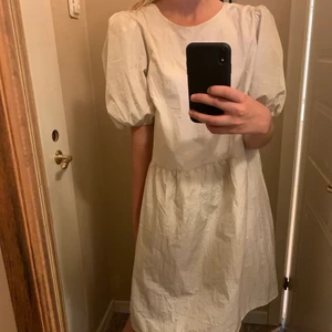 Klänning från hm strl m - Säljer denna fina klänning från hm! Sååååå fin i storlek m