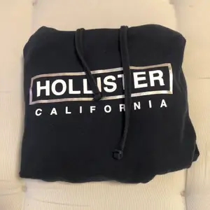 Marin blå hoodie från hollister. Stl xs-S