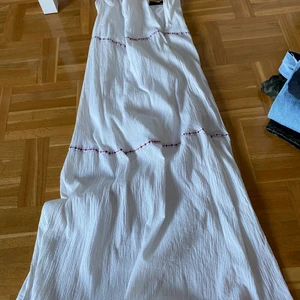 Klänning storlek M - Vit långklänning