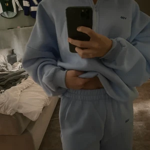 Venderby hoodie - Venderby hoodie som är helt oanvänd lappen finns kvar. köpt för 533+frakt. säljs pga att den aldrig kommer till användning. köpare står för frakt. 