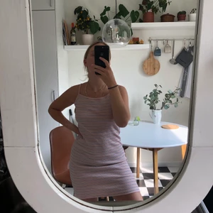 Klänning - Supergullig rosa randig simpel klänning. 💓