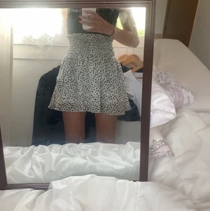 Kjol - Säljer denna kjol som finns på Chelsea den är knappt använd original pris 300