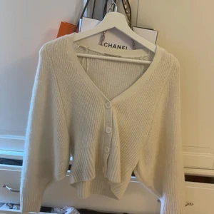 Stickad kofta  - Väldigt fin kofta från Ginatricots premium quality sortiment. Köpt för 500kr. 