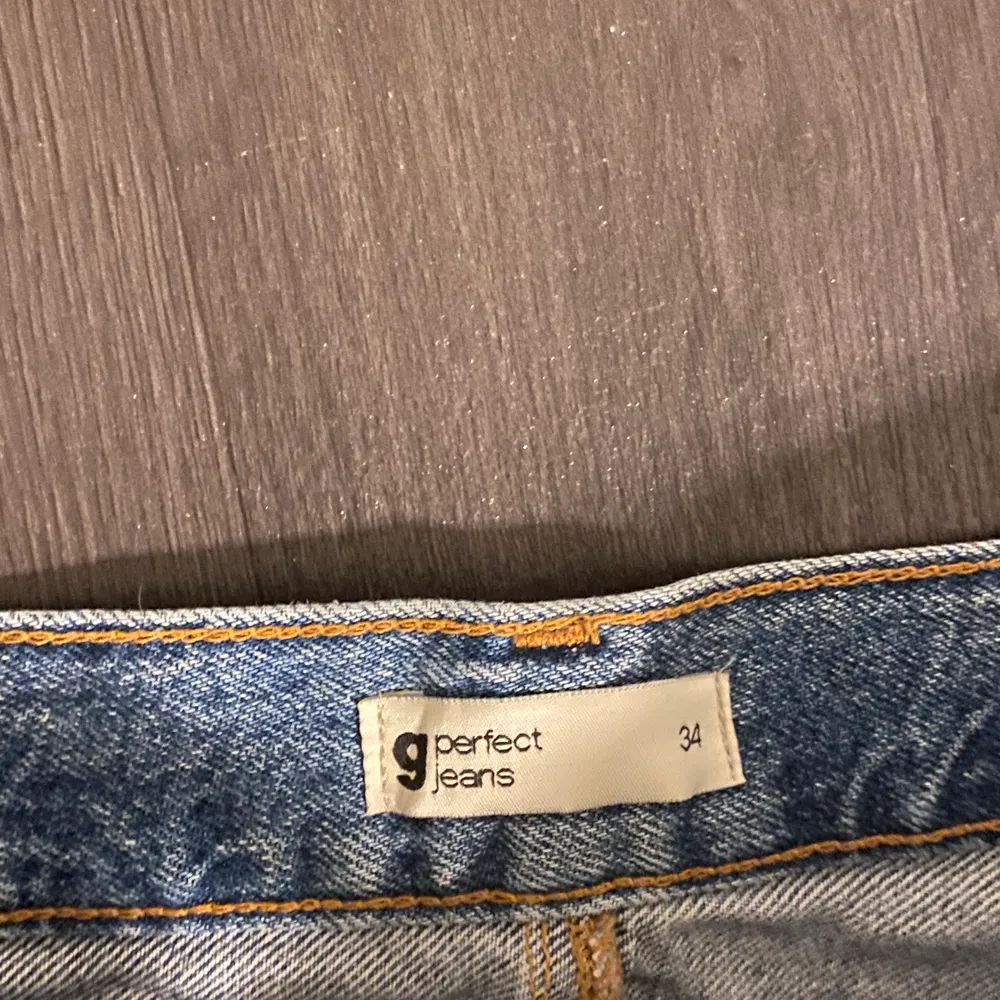 Säljer denna jeans kjolen för 50kr + frakt!  34 är storleken på kjolen! Bara att kontakta mig för mer frågor eller funderingar!😊. Kjolar.