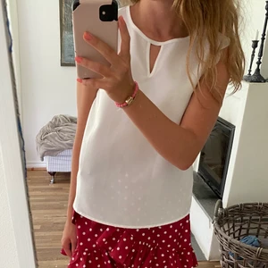 Vit blus - Jättefin vit blus i så skönt material💓