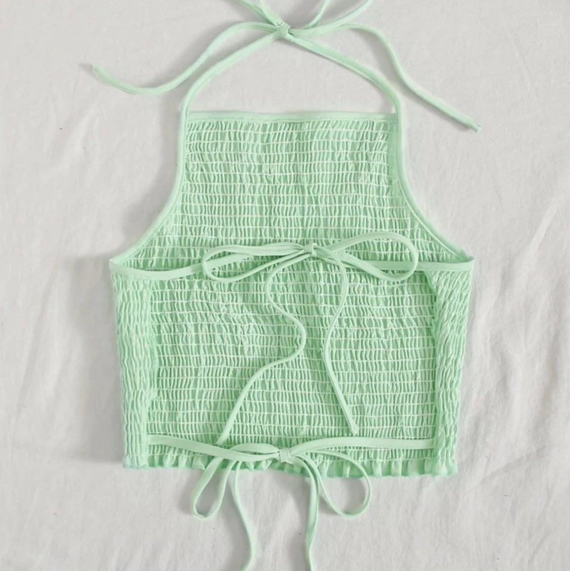 Grönt linne med öppen rygg - 90