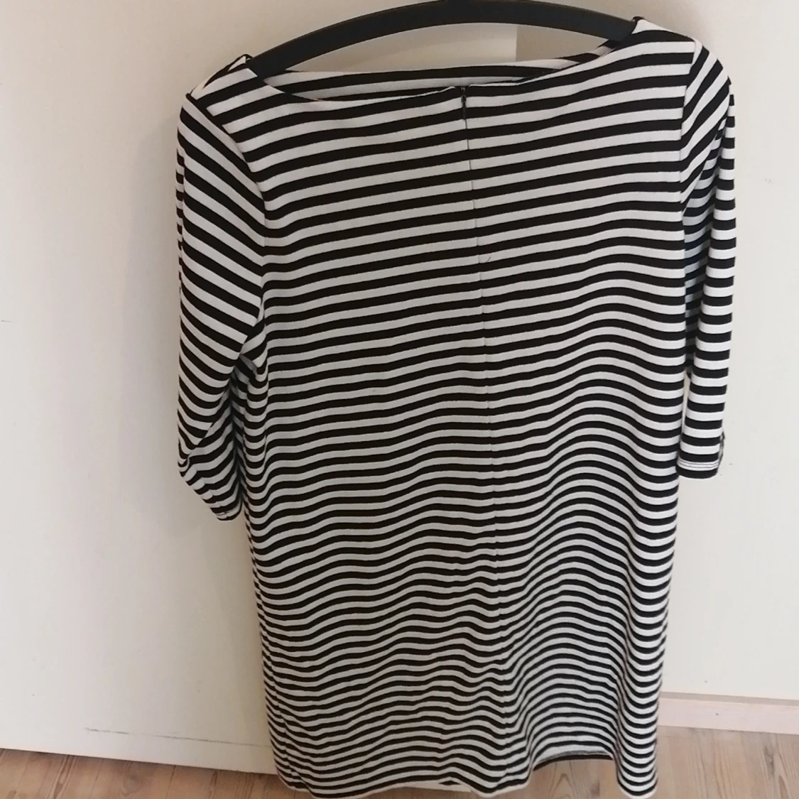 Svart och vit randig klänning från esmara - 90