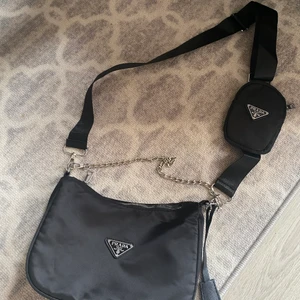 Väska  - Prada väska kopia. Mycket fint skick 