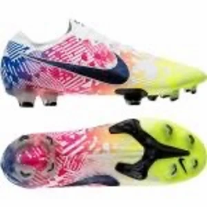 Nike fotbollskor - Nike mercurial neymars ex skor. Använt tre gånger men slutade på fotboll så därför säljer jag dom❤️pris kan diskuteras. Jag har kvar påsen som jag fick till skorna!