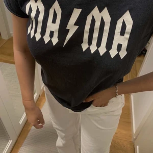 T-shirt med blixt! - T- shirt från gina med en blixt på, fint skick!⚡️💫