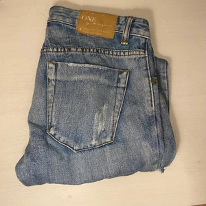 Jeans från One Teaspoon  - Ljusblåa jeans med slitningar från One Teaspoon💗 150kr💗
