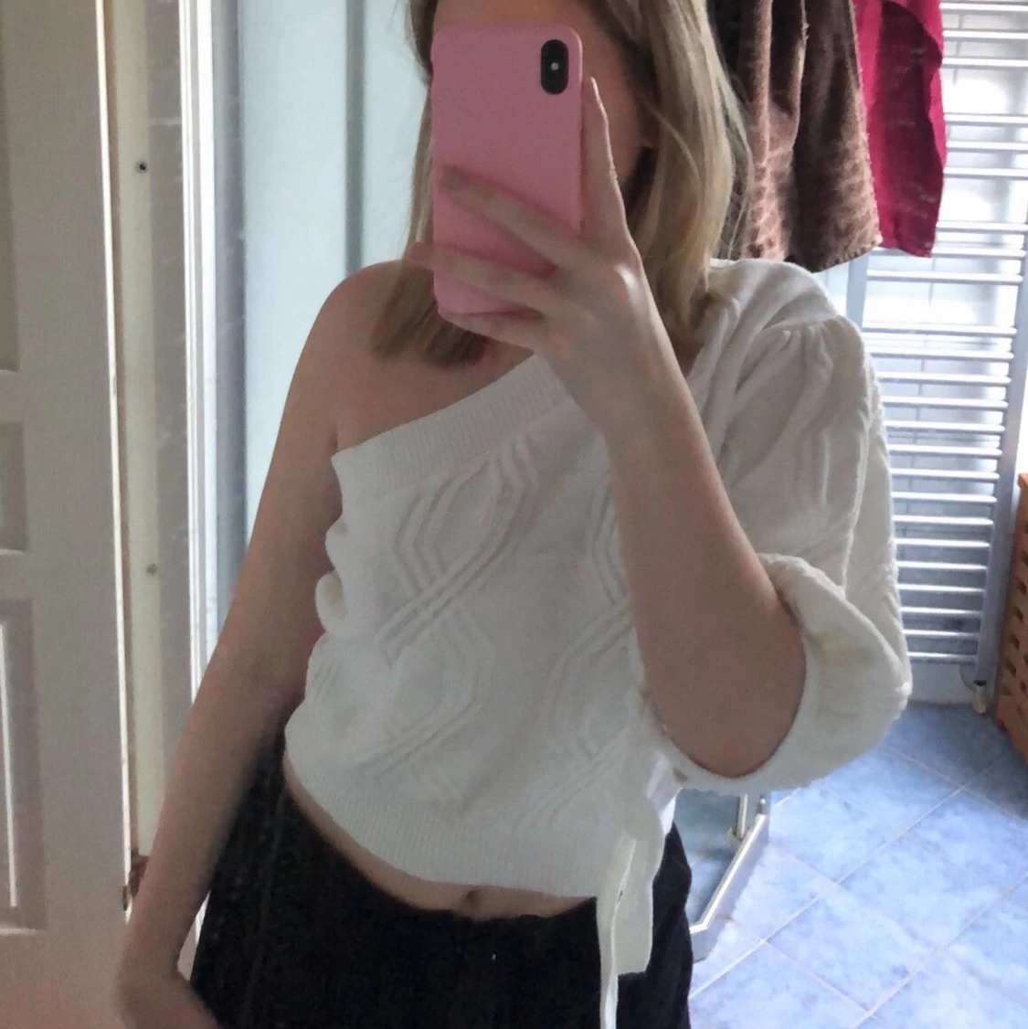 Jättefin tröja med en axel  - 90