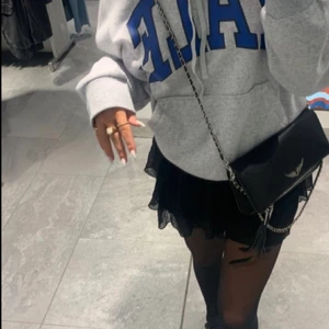 Fin Hoddie  - Inte använt så mycket. Skit fin annars bara inte på mig. Cred till @Corneliawirth för första bilden💗💗