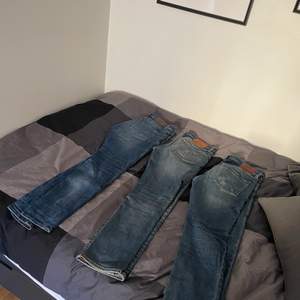 Vänster: G-star jeans, storlek: 31/32,, toppen skick, Pris: 300. Mitten: Levis jeans, storlek: 31/32, Pris:200 Höger: Tommy hilfiger jeans, storlek:31/32, bra skick, Pris:300. Köp alla för 700kr totalt.