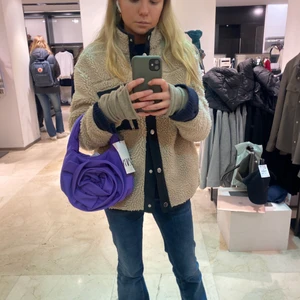 Zara väska - Säljer denna så unika väska från zara! Aldrig använd✨