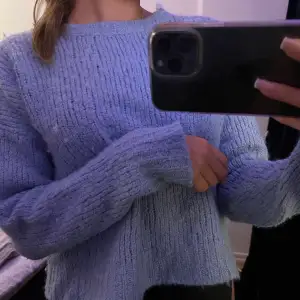 En ljusblå stickad tröja från Filippa K, Storlek M men skulle mer säga S-XS då den har krympt, hur fins som helst och ser helt ny ut!
