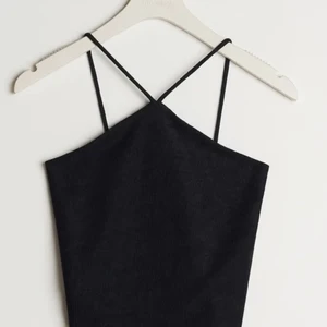 Super fint linne från ginatricot!💕 - Slutsålt linne från Ginatricot , nypris 199kr. Änvänt cirka 2gånger💞