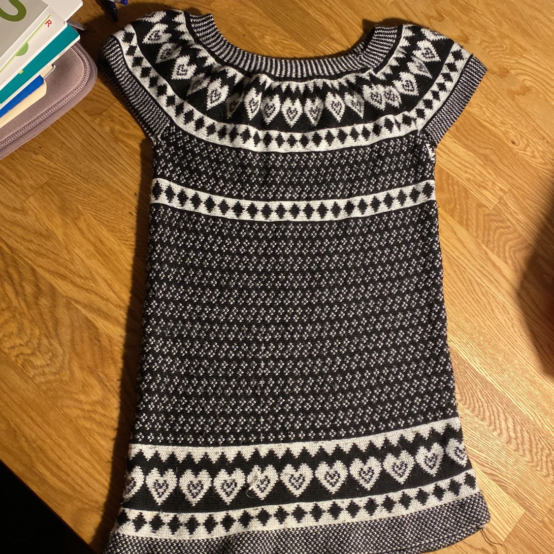 Stickad barn tröja stl 152/164