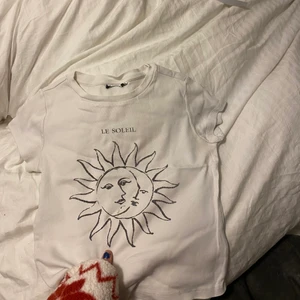 Fin t shirt från bershka  - Tveka inte vid frågor