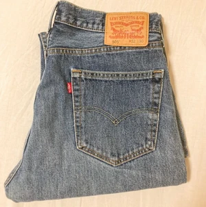 Levi’s 505 W32 L30 - Levis 505 W32 L30. Mörkblå färg. Lite längre än vanliga 30