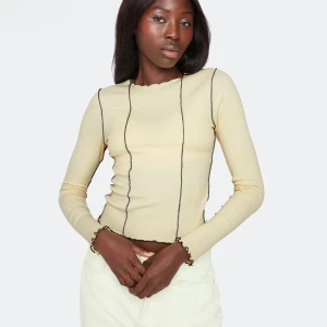 Bik bok long sleeve  - Jag säljer min fina bik bok tröja🤩 i utmärkt skick, och helt oandvänd där med att lappen sitter kvar. Den är i storlek s. Orgenal pris är 199kr, säljer för 150kr pris kan såklart diskuteras. Köparen står för frakten😄 