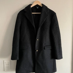 Monki  - Jätte fin jacka från Monki                                             Storlek Xs, men stor i Storlek! Passar S- M bättre.    För stor för mig så bli bara hängande.