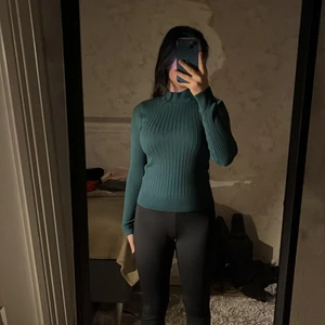 Lindex - Polo tröja med jätte fin färg som inte kommer till användning 