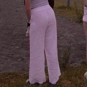 Linnebyxor - Säljer mina linnebyxor då dom inte kommer till användning. Dom är från Gina tricot i storlek 32. Lite för korta för mig som är 168. Köpta för 500kr men säljer för 200kr + frakt. 🦋💓Använda ett fåtal gånger så dom är i mycket bra skick! 