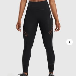 Gymshark tights - Säljer mina träningtights från Gymshark som är i nyskick. Använda max 2 gånger och är köpta för 549kr💜